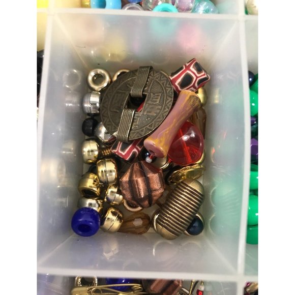 Beads And Findings For Jewelry & Other Crafts Multiple Color Box Of Loose Craft - Picture 7 of 12